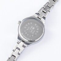 芥川龍之介モデルの腕時計。