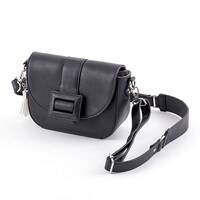 芥川龍之介モデルのバッグ。