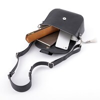 芥川龍之介モデルのバッグ。