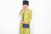 太宰治モデルのバッグの使用イメージ。