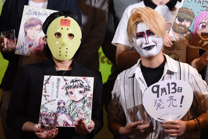 左から七緒一綺、島袋全優。