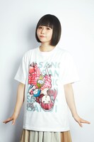 Tシャツの着用イメージ。（撮影モデル：＠小豆）