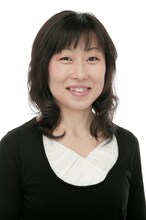 毛利蘭役の山崎和佳奈。