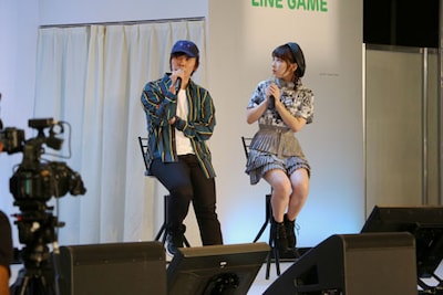 「『ガンダム』40周年ステージ」の様子。左から佐藤拓也、十味。