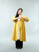 よしこ扮する周防ひろ美。