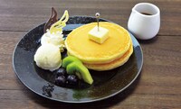 「フィンとアクセスのハピネスホットケーキ」
