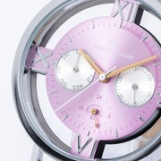 灰原哀モデルの腕時計。