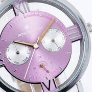 灰原哀モデルの腕時計。