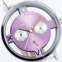 灰原哀モデルの腕時計。