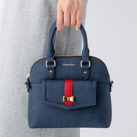 江戸川コナンモデルのバッグの使用イメージ。