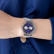 江戸川コナンモデルの腕時計使用イメージ。