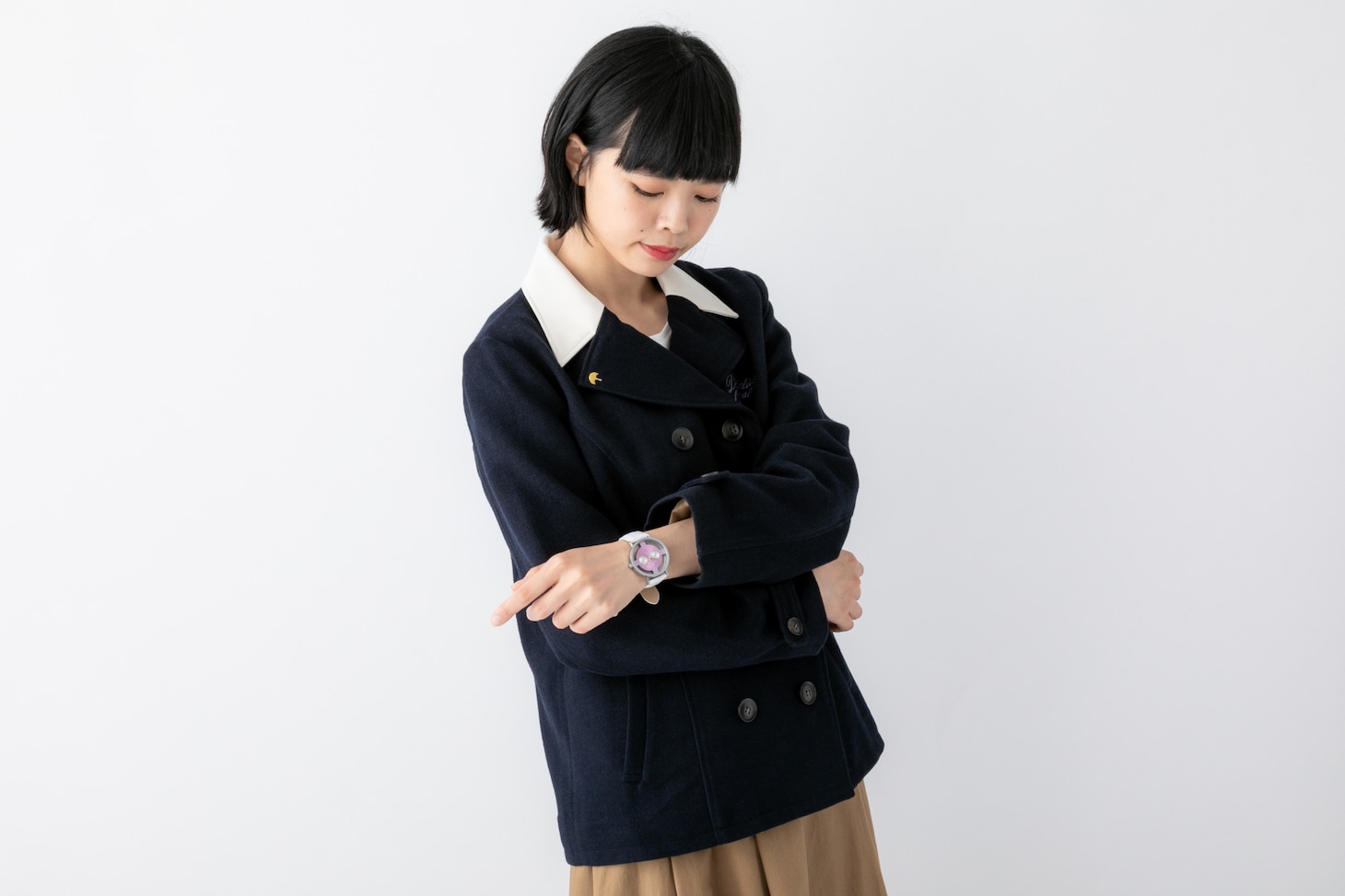 灰原哀モデルの腕時計の使用イメージ。