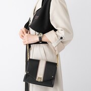 安室透モデルのバッグの使用イメージ。