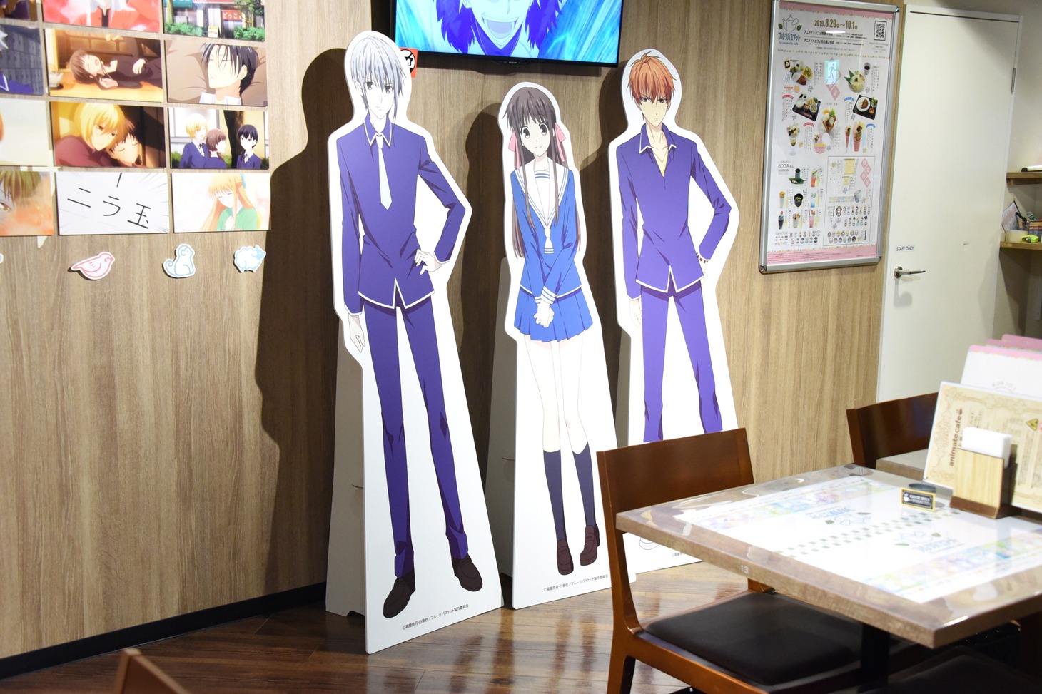 「TVアニメ『フルーツバスケット』×アニメイトカフェ」店内の様子。