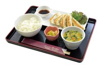 「綾女の奢り！歩み寄りのギョーザ定食」