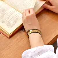 ドイツモデルの静電気防止ブレスレット使用イメージ。