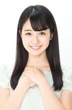 成田香澄役の中川梨花。