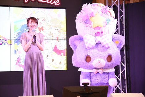 左から日向ゆめ役の村上奈津実、ミュークルドリーミー。