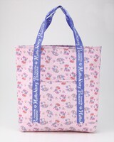 「ふたりはプリキュア×ハローキティ 総柄シリーズ」より、「総柄ビックトートバッグ」。