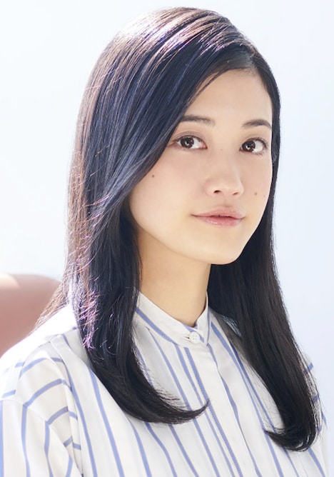 ユージェニー・ド・ダングラール役の小泉萌香。