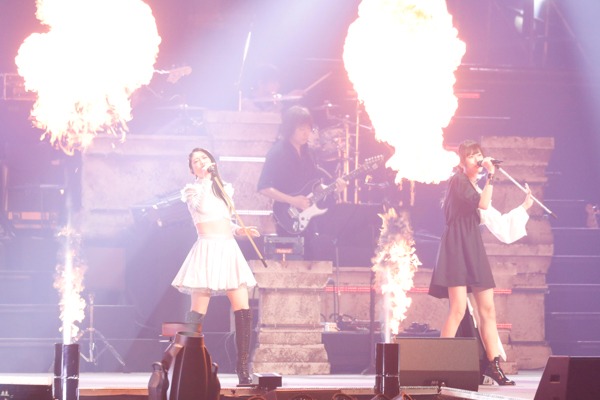茅原実里×TRUE