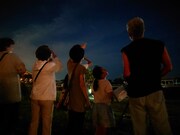 秋の星空を観察するイベント「公園で星を見よう」のイメージ。
