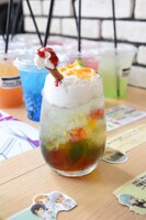 カケルをイメージした「サイリウムチェンジソーダ」。