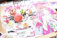 「恋のマカロン＆メルヘンスイーツプレート」。レオのプリズムショーをイメージし、花がちりばめられている。