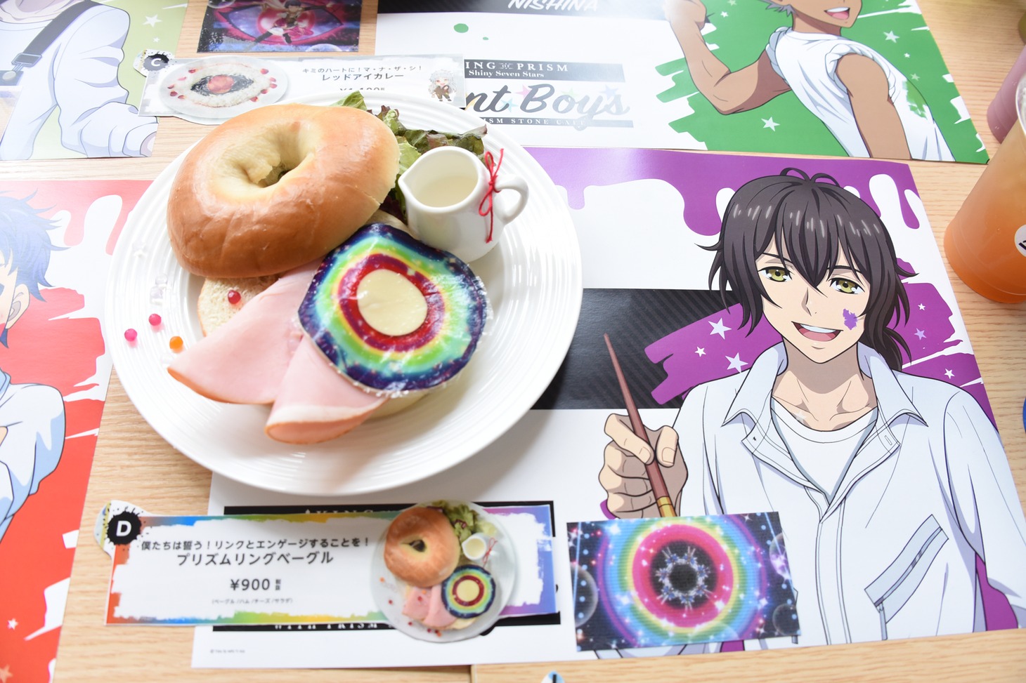 「プリズムリングベーグル」。最終話でのエンゲージをイメージした一品。