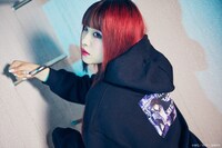 「劇場版 魔法少女まどか☆マギカ Magical Girl Hoodie」の着用例。