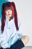 「劇場版 魔法少女まどか☆マギカ Incubator Hoodie」の着用例。