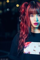 「劇場版 魔法少女まどか☆マギカ MADOKA TEE」の着用例。