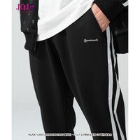 「コラボレーションパンツ」着用イメージ。