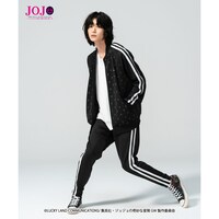 「コラボレーションパンツ」着用イメージ。