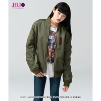 「コラボレーションリバーシブルMA-1」着用イメージ。