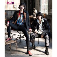 「ジョジョの奇妙な冒険 黄金の風」と、アパレルブランド・glambによるコラボアイテム第3弾着用イメージ。