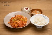 「卵とアスパラ入りエビチリ にんじんともやしのナムル 梅わさびやっこ」