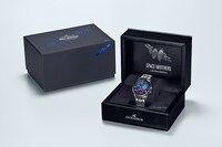 「OCW-G2000SB-2AJR」のパッケージ。