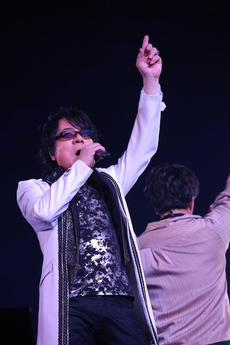 神宮寺寂雷役の速水奨。