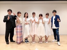 左から古川洋平、朝日奈丸佳、Lynn、鈴代紗弓、富田美憂、白石晴香、逢坂良太。