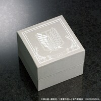 「リヴァイ モデル」調査兵団の紋章⼊りボックス。