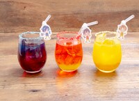 「きらきらゼリージュース」左から一稀、悠、燕太。