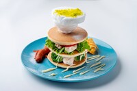 美しくなるビアガーデンで提供される「かなとこ雲のパンケーキ」。