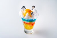 美しくなるビアガーデンで提供される「お天気ビジネス カラフルパフェ」。