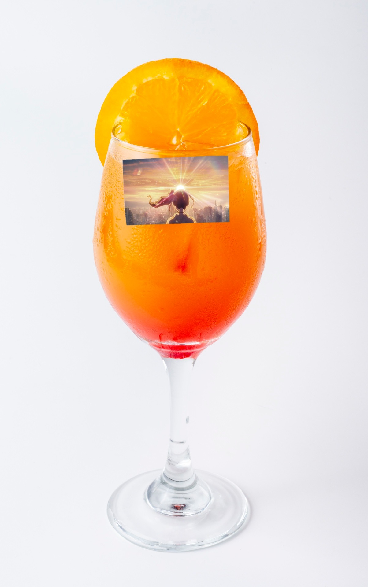 美しくなるビアガーデンで提供される「サンセット オレンジティ―」。