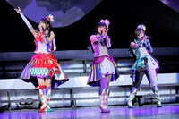 メルティックスター。赤城あんな役の芹澤優、紫藤める役の森嶋優花、緑川さら役の若井友希。