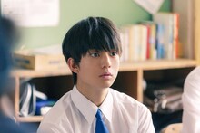 映画「惡の華」より、伊藤健太郎扮する春日高男。