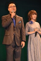 左から落合福嗣、大地葉。