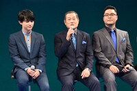 左から吉沢亮、松平健、落合福嗣。