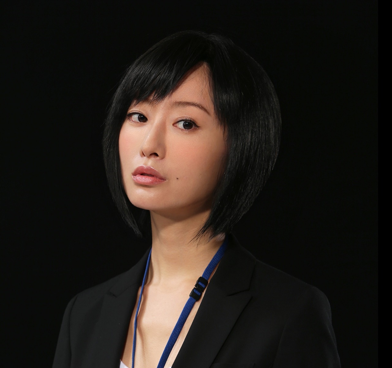ニシ川役の松本まりか。